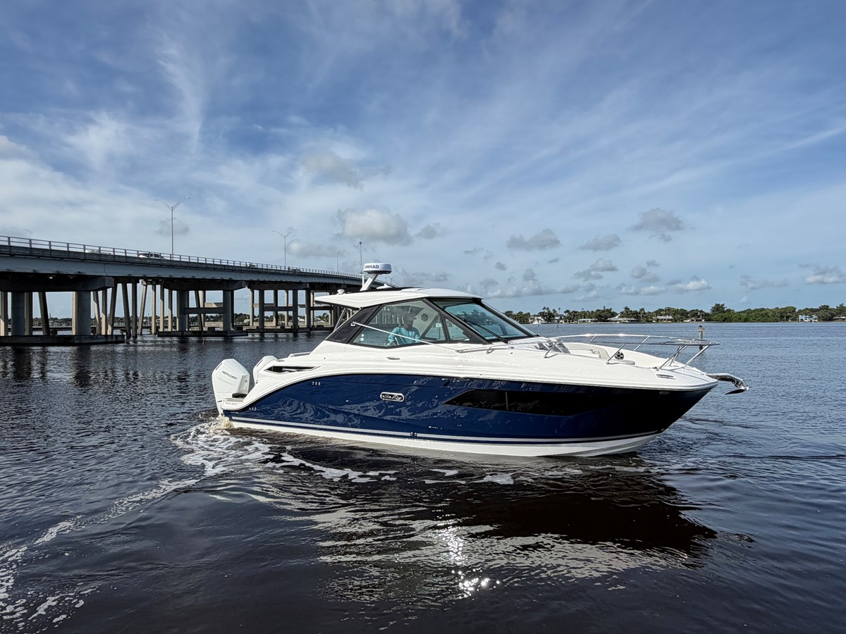 Sea Ray Sundancer 320 Outboard — 2027 Sea Ray Sundancer 320 Outboard — photo 3
