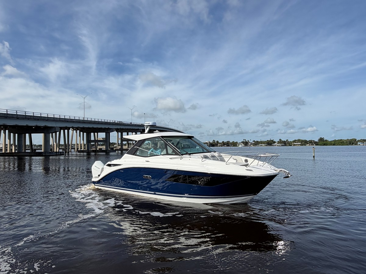 Sea Ray Sundancer 320 Outboard — 2027 Sea Ray Sundancer 320 Outboard — photo 4