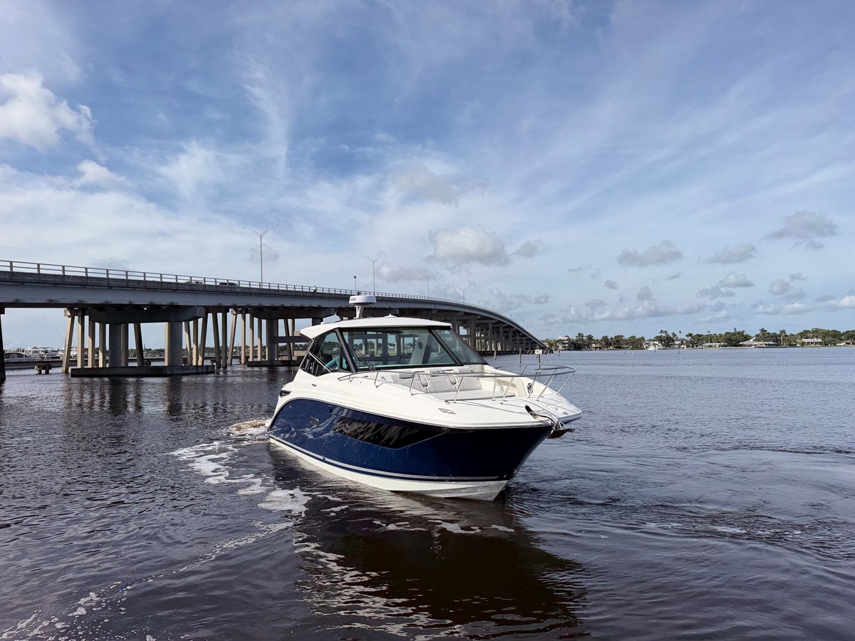 Sea Ray Sundancer 320 Outboard — 2027 Sea Ray Sundancer 320 Outboard — photo 5