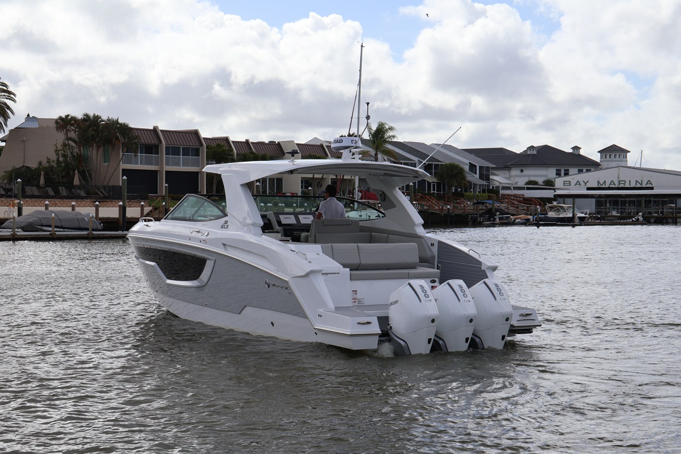 Cruisers Yachts 38 GLS Outboard — 2026 Cruisers Yachts 38 GLS Outboard — photo 3