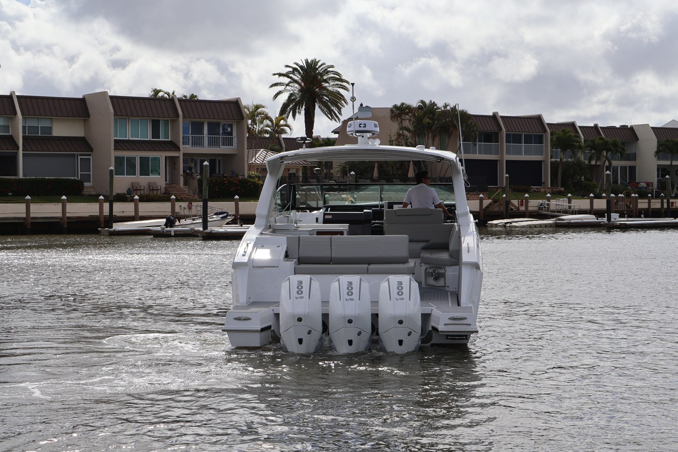 Cruisers Yachts 38 GLS Outboard — 2026 Cruisers Yachts 38 GLS Outboard — photo 5