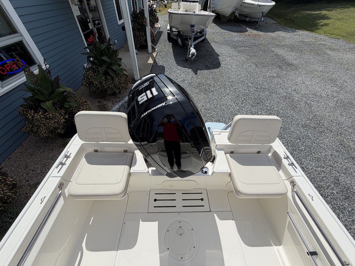 Boston Whaler 170 Montauk — 2027 Boston Whaler 170 Montauk — photo 3
