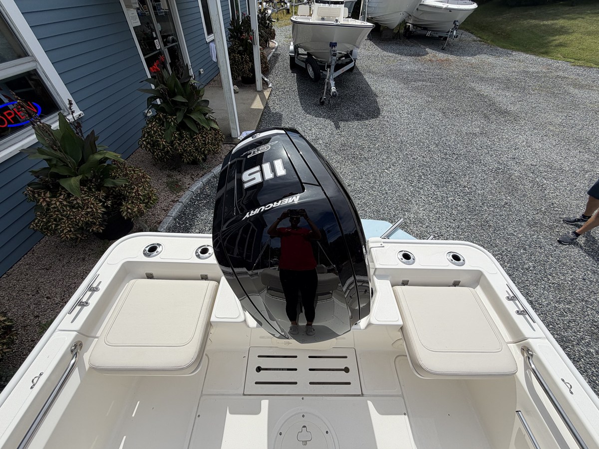 Boston Whaler 170 Montauk — 2027 Boston Whaler 170 Montauk — photo 4