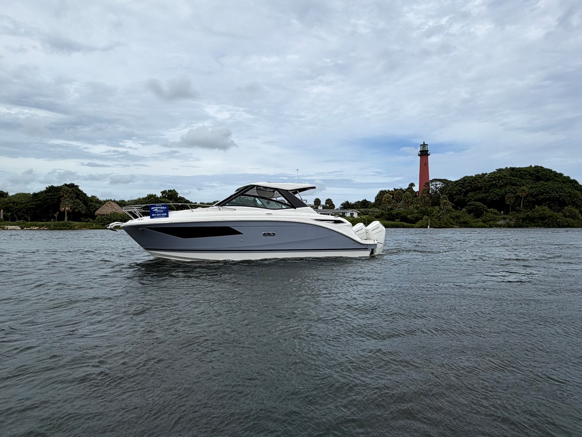 Sea Ray Sundancer 320 Outboard — 2027 Sea Ray Sundancer 320 Outboard — photo 2
