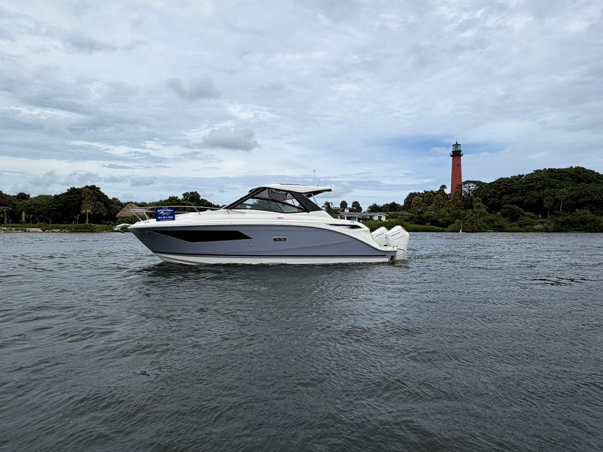 Sea Ray Sundancer 320 Outboard — 2027 Sea Ray Sundancer 320 Outboard — photo 3