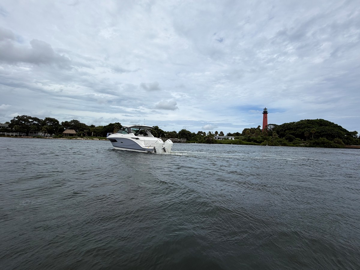 Sea Ray Sundancer 320 Outboard — 2027 Sea Ray Sundancer 320 Outboard — photo 5