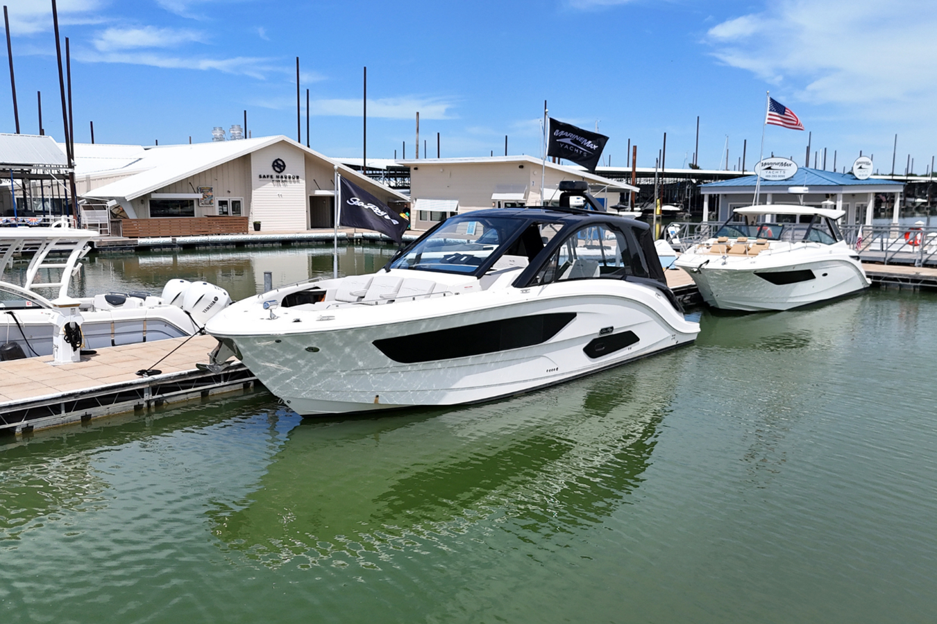 Sea Ray 370 SUNDANCER — 2024 Sea Ray 370 Sundancer — photo 3