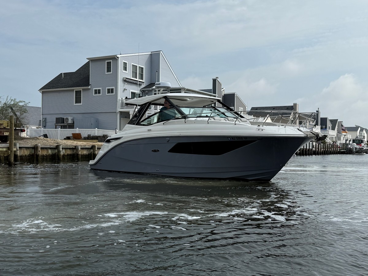 Sea Ray 320 SUNDANCER — 2021 Sea Ray 320 Sundancer