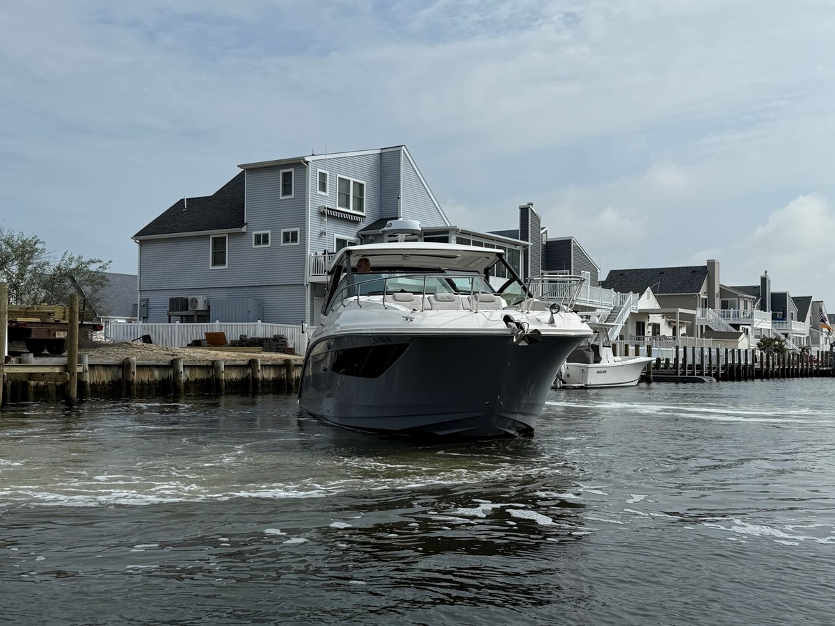 Sea Ray 320 SUNDANCER — 2021 Sea Ray 320 Sundancer — photo 3