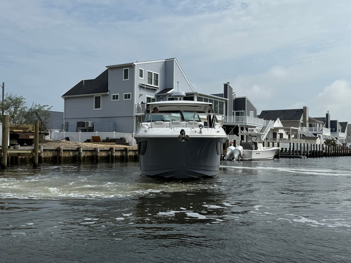 Sea Ray 320 SUNDANCER — 2021 Sea Ray 320 Sundancer — photo 4