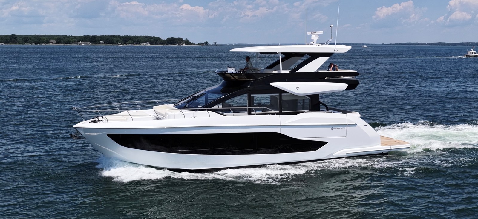 Cruisers Yachts 57 FLY — 2026 Cruisers Yachts 57 FLY