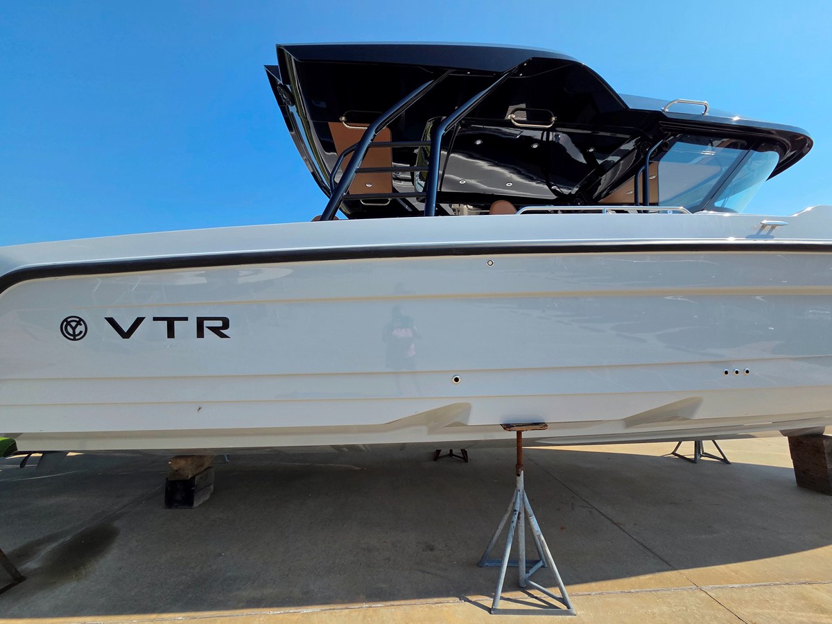 Cruisers Yachts 38 VTR — 2027 Cruisers Yachts 38 VTR — photo 2