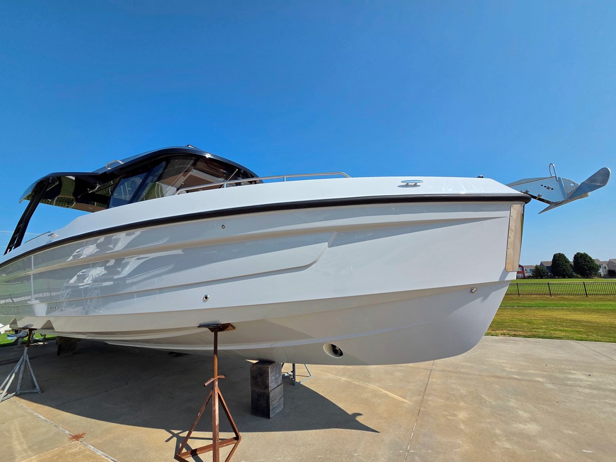 Cruisers Yachts 38 VTR — 2027 Cruisers Yachts 38 VTR — photo 3