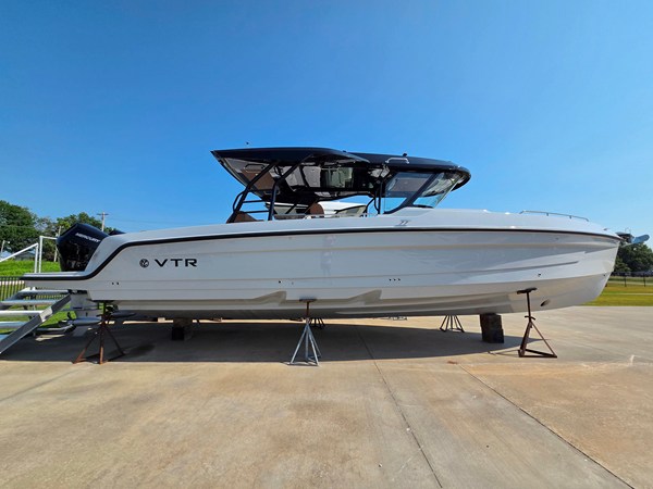 CRUISERS YACHTS 38 VTR — 2027 Cruisers Yachts 38 VTR