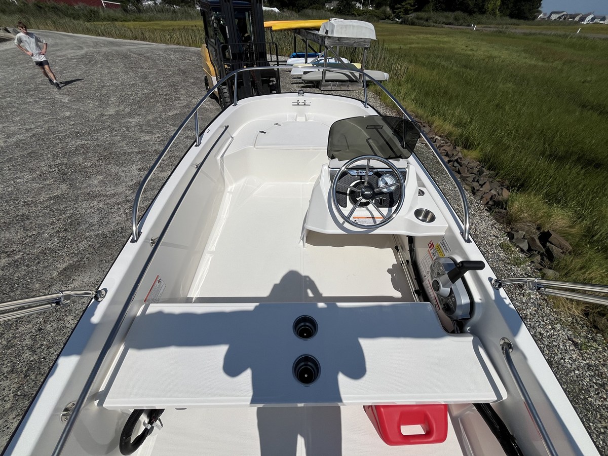 Boston Whaler 130 Super Sport — 2027 Boston Whaler 130 Super Sport — photo 4