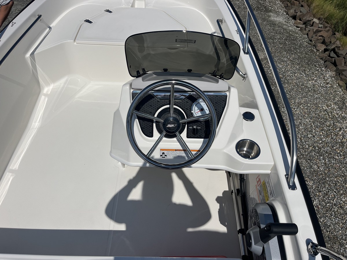 Boston Whaler 130 Super Sport — 2027 Boston Whaler 130 Super Sport — photo 5