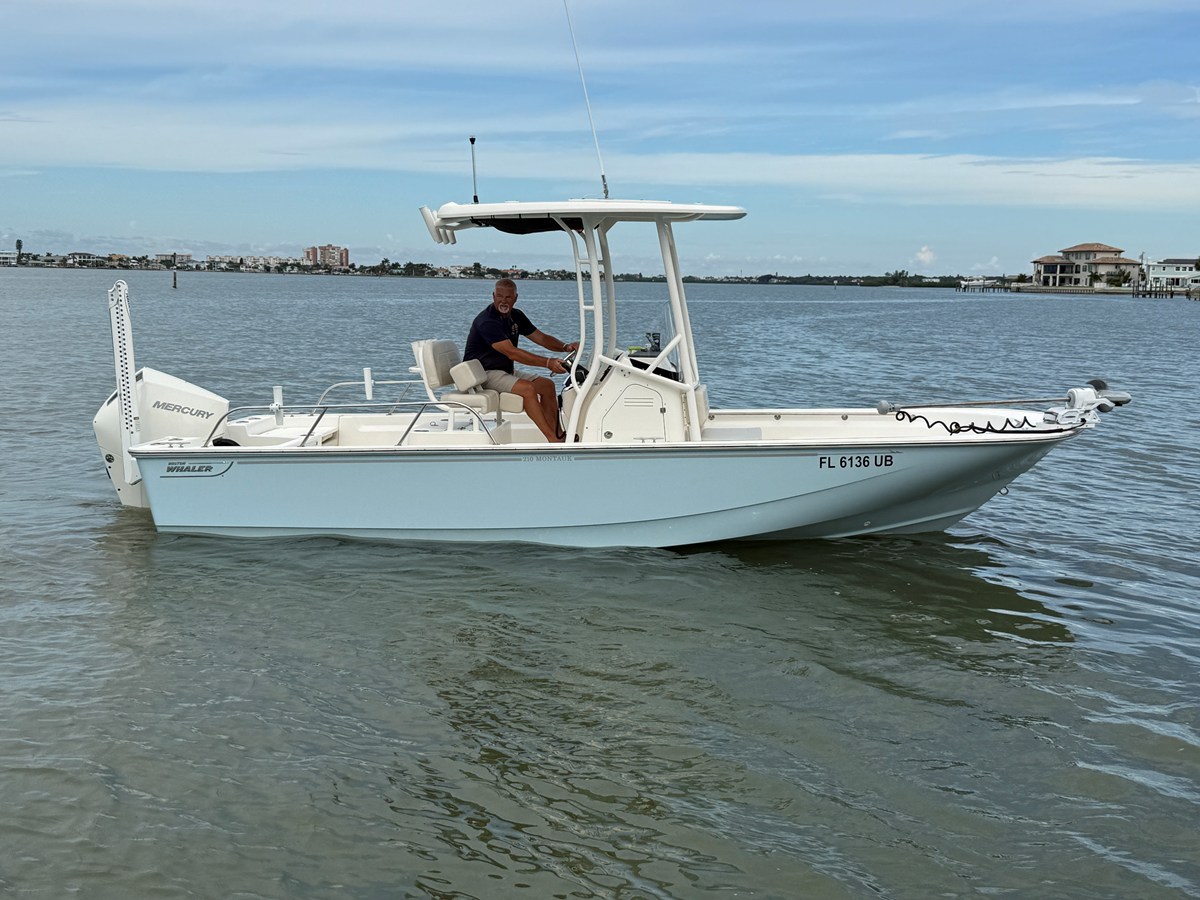 Boston Whaler 210 MONTAUK — 2025 Boston Whaler 210 Montauk — photo 2