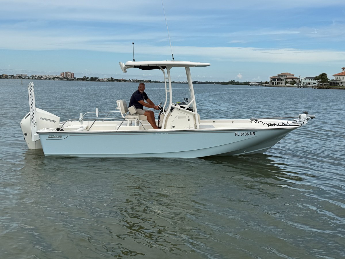 Boston Whaler 210 MONTAUK — 2025 Boston Whaler 210 Montauk — photo 3