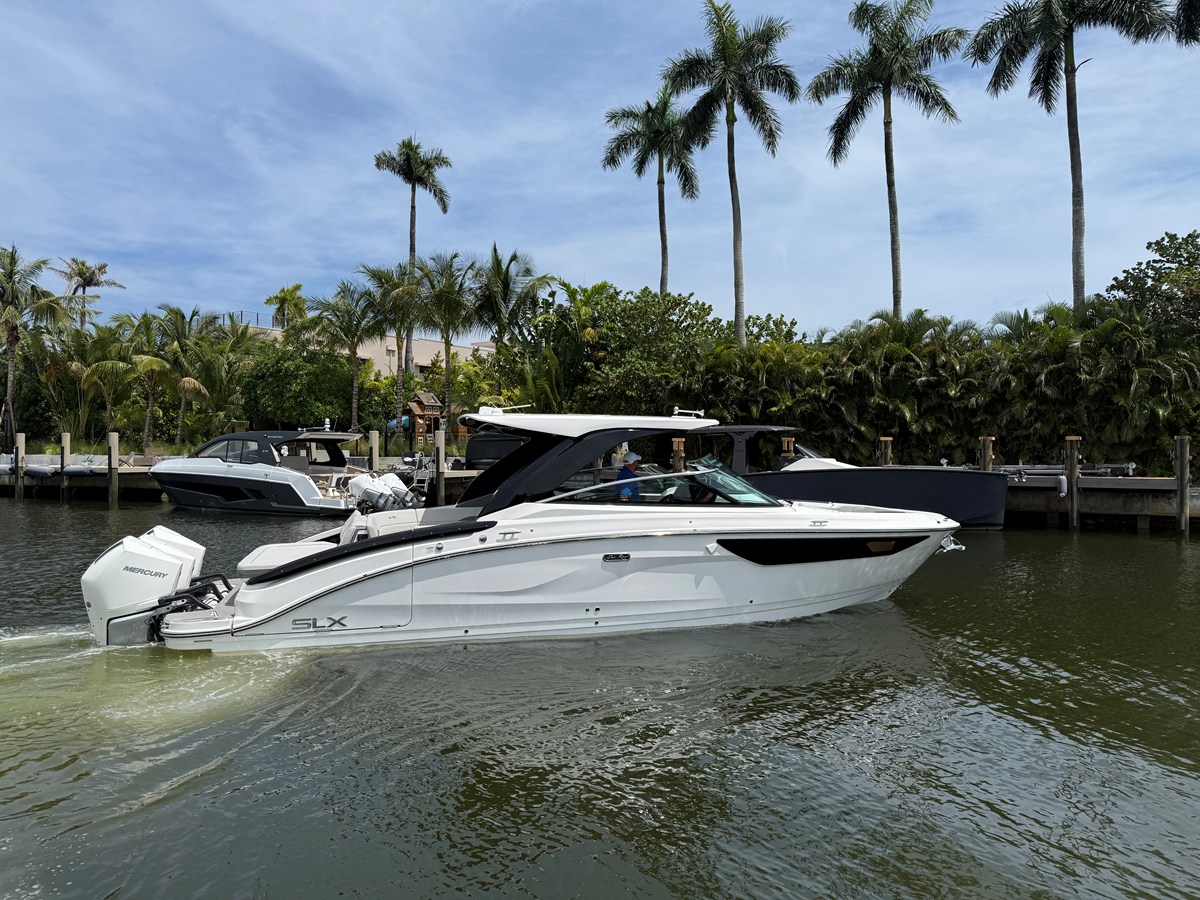 Sea Ray SLX 360 OUTBOARD — 2026 Sea Ray SLX 360 Outboard — photo 5