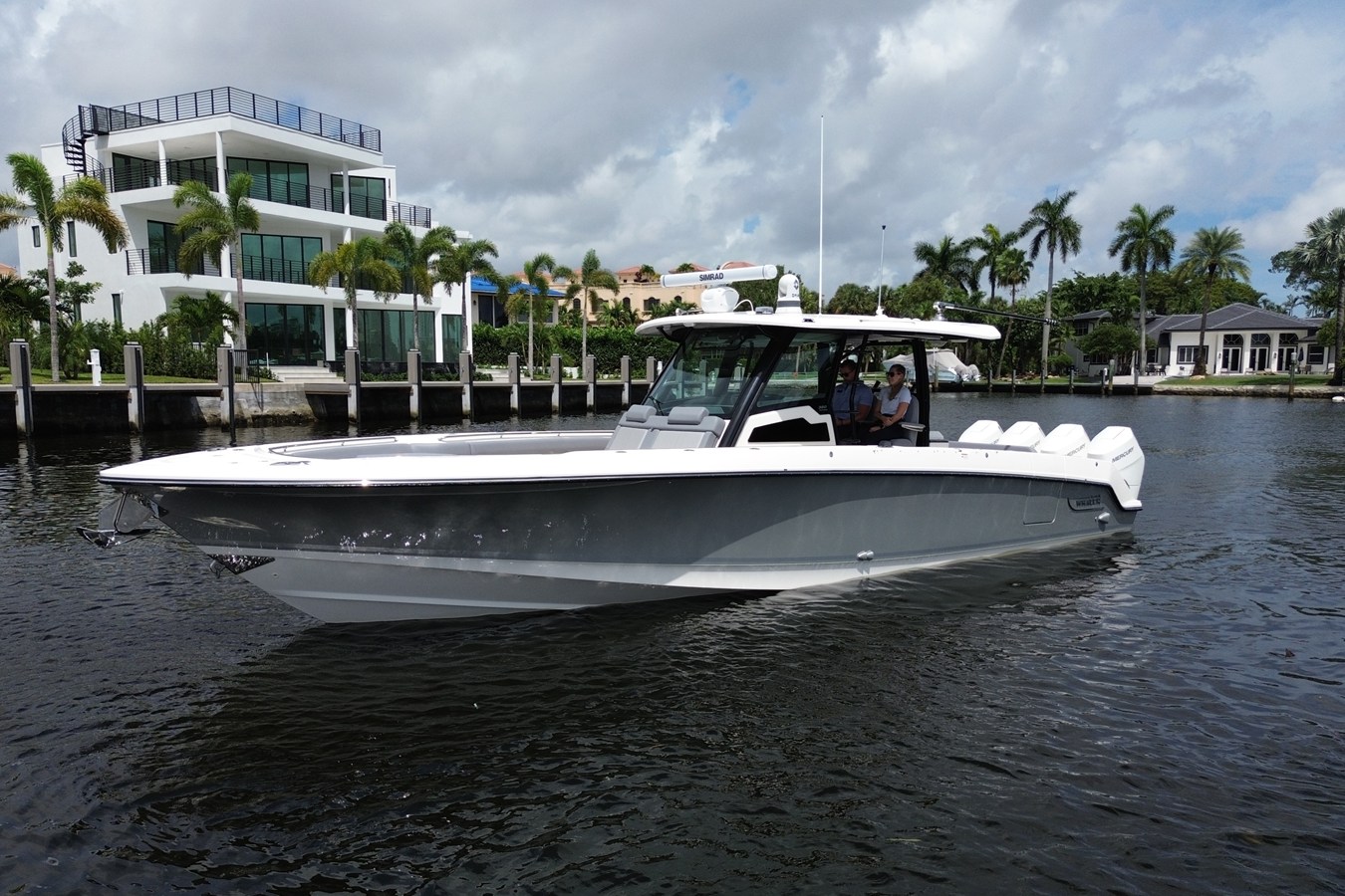 Boston Whaler 380 Outrage — 2027 Boston Whaler 380 Outrage