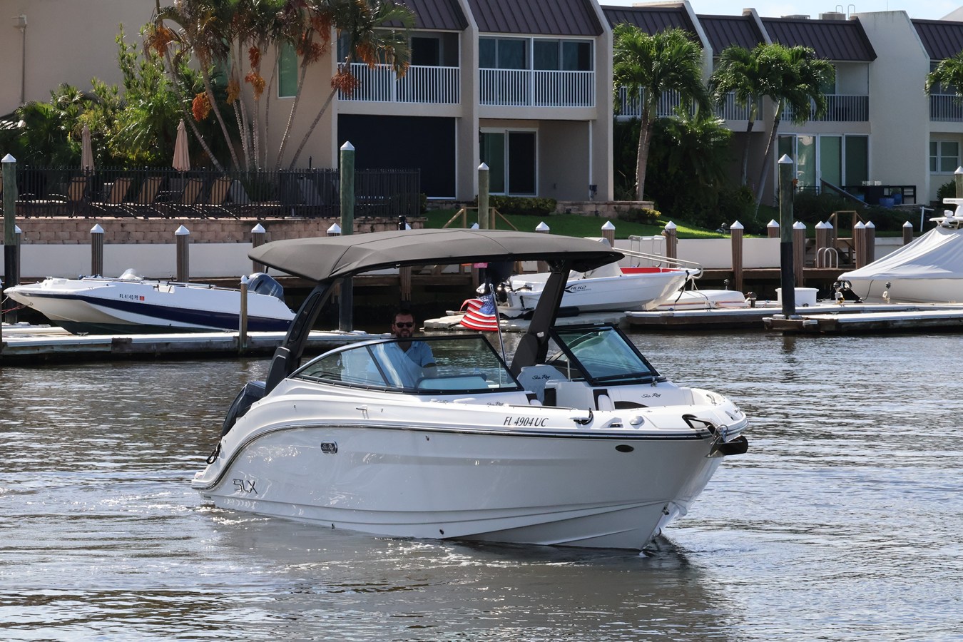 Sea Ray 260 SLX OB — 2026 Sea Ray 260 SLX OB — photo 2