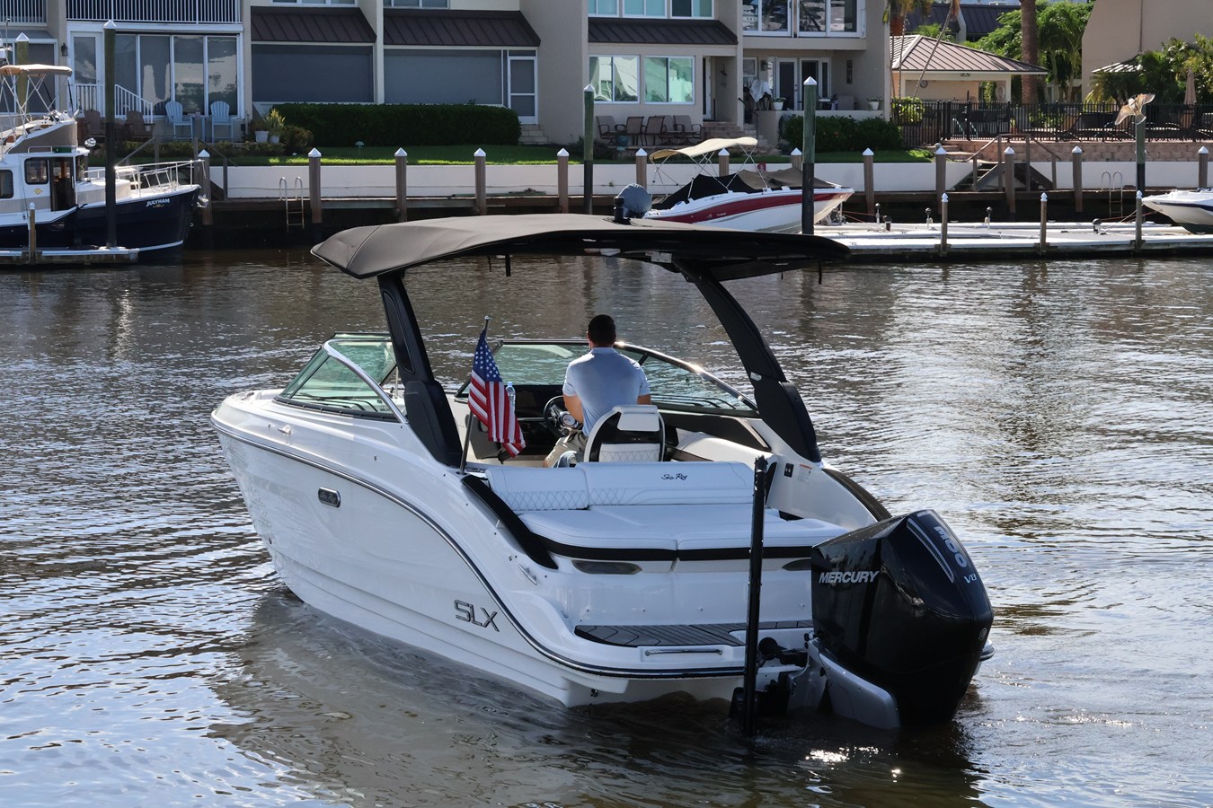 Sea Ray 260 SLX OB — 2026 Sea Ray 260 SLX OB — photo 4