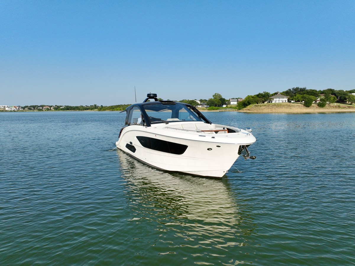 Sea Ray 370 SUNDANCER — 2025 Sea Ray 370 Sundancer — photo 4