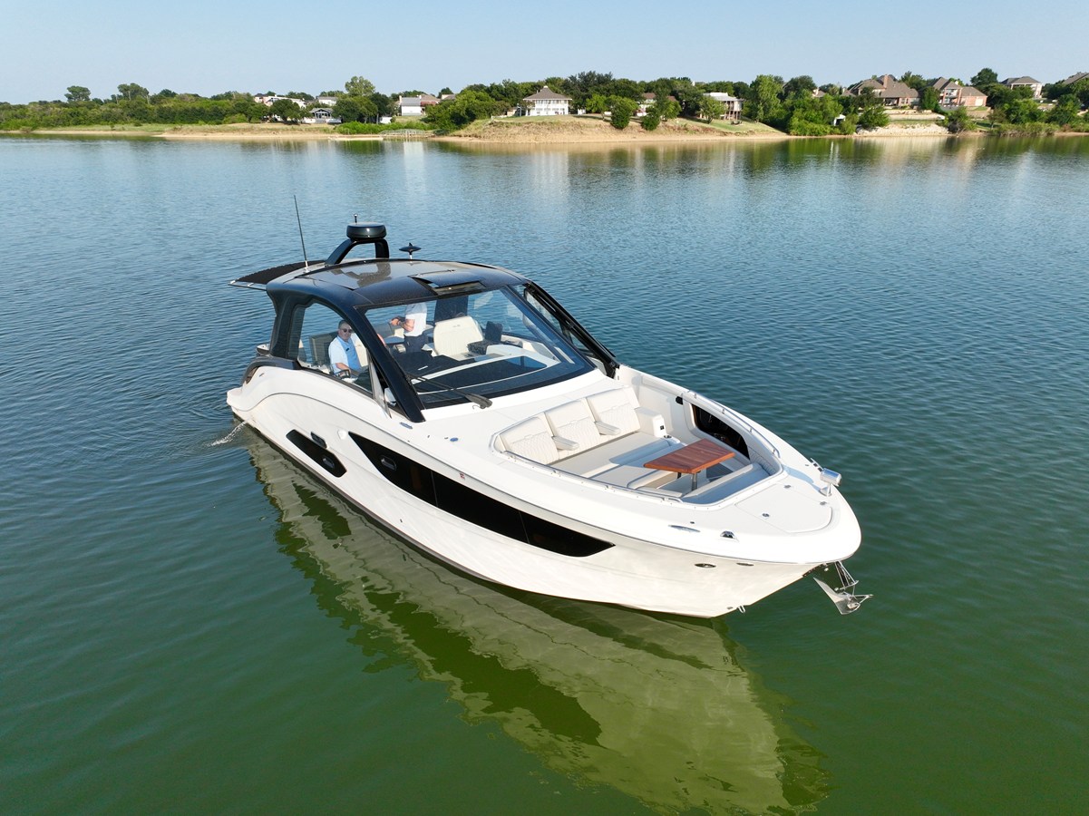 Sea Ray 370 SUNDANCER — 2025 Sea Ray 370 Sundancer — photo 5