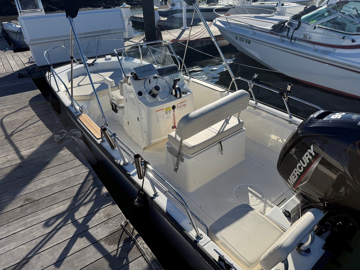 Boston Whaler 170 MONTAUK — 2025 Boston Whaler 170 Montauk — photo 3