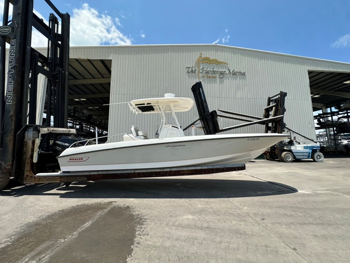 Boston Whaler DAUNTLESS 270 — 2015 Boston Whaler Dauntless 270