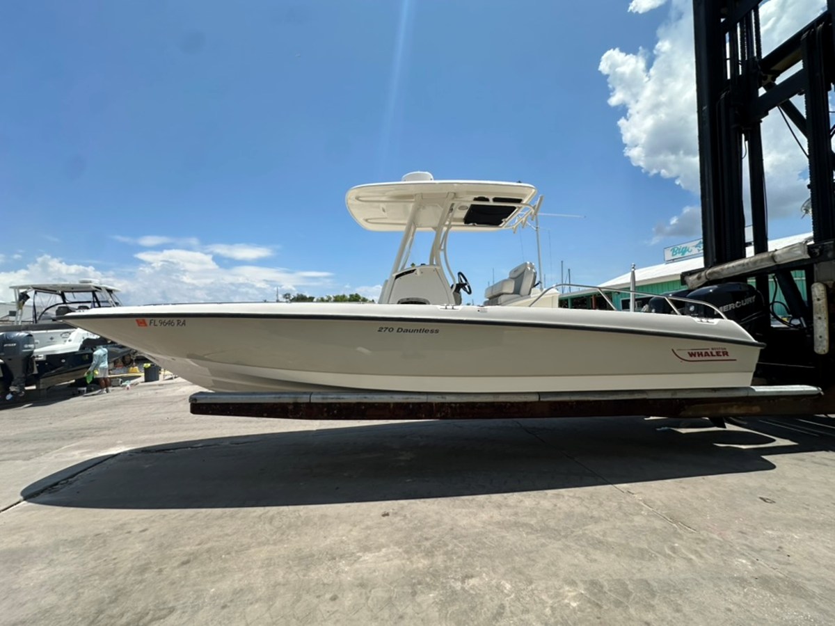 Boston Whaler DAUNTLESS 270 — 2015 Boston Whaler Dauntless 270 — photo 4