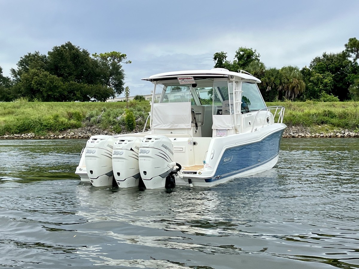 Boston Whaler 345 CONQUEST — 2019 Boston Whaler 345 Conquest — photo 4