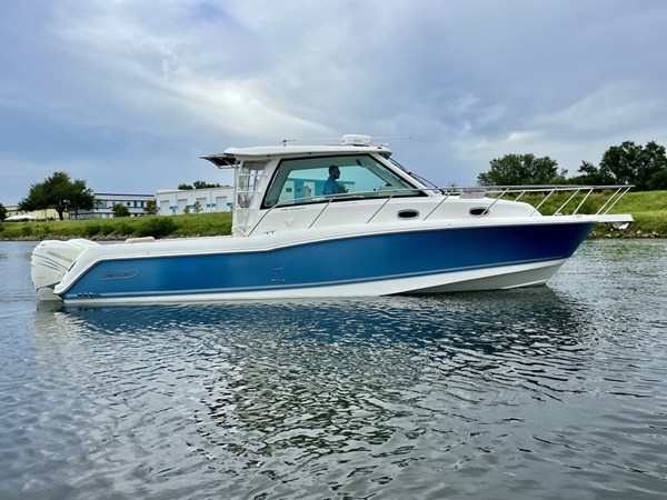 BOSTON WHALER 345 CONQUEST — 2019 Boston Whaler 345 Conquest