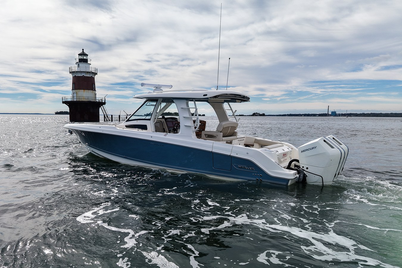 Boston Whaler 350 Realm — 2027 Boston Whaler 350 Realm — photo 2