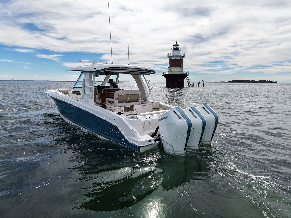 Boston Whaler 350 Realm — 2027 Boston Whaler 350 Realm — photo 3