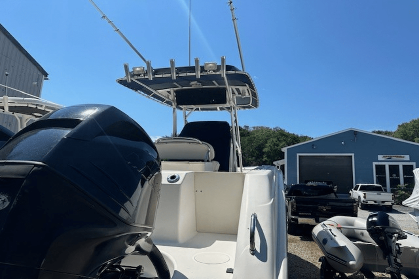 Boston Whaler 240 OUTRAGE — 2006 Boston Whaler 240 Outrage — photo 2
