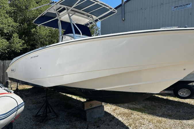 BOSTON WHALER 240 OUTRAGE — 2006 Boston Whaler 240 Outrage