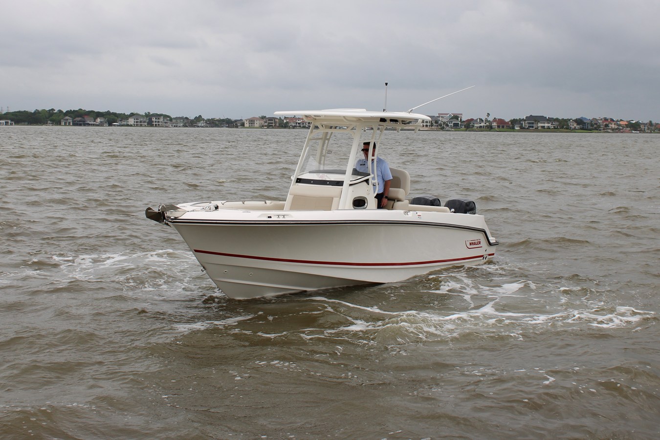 Boston Whaler 230 Outrage — 2026 Boston Whaler 230 Outrage — photo 2