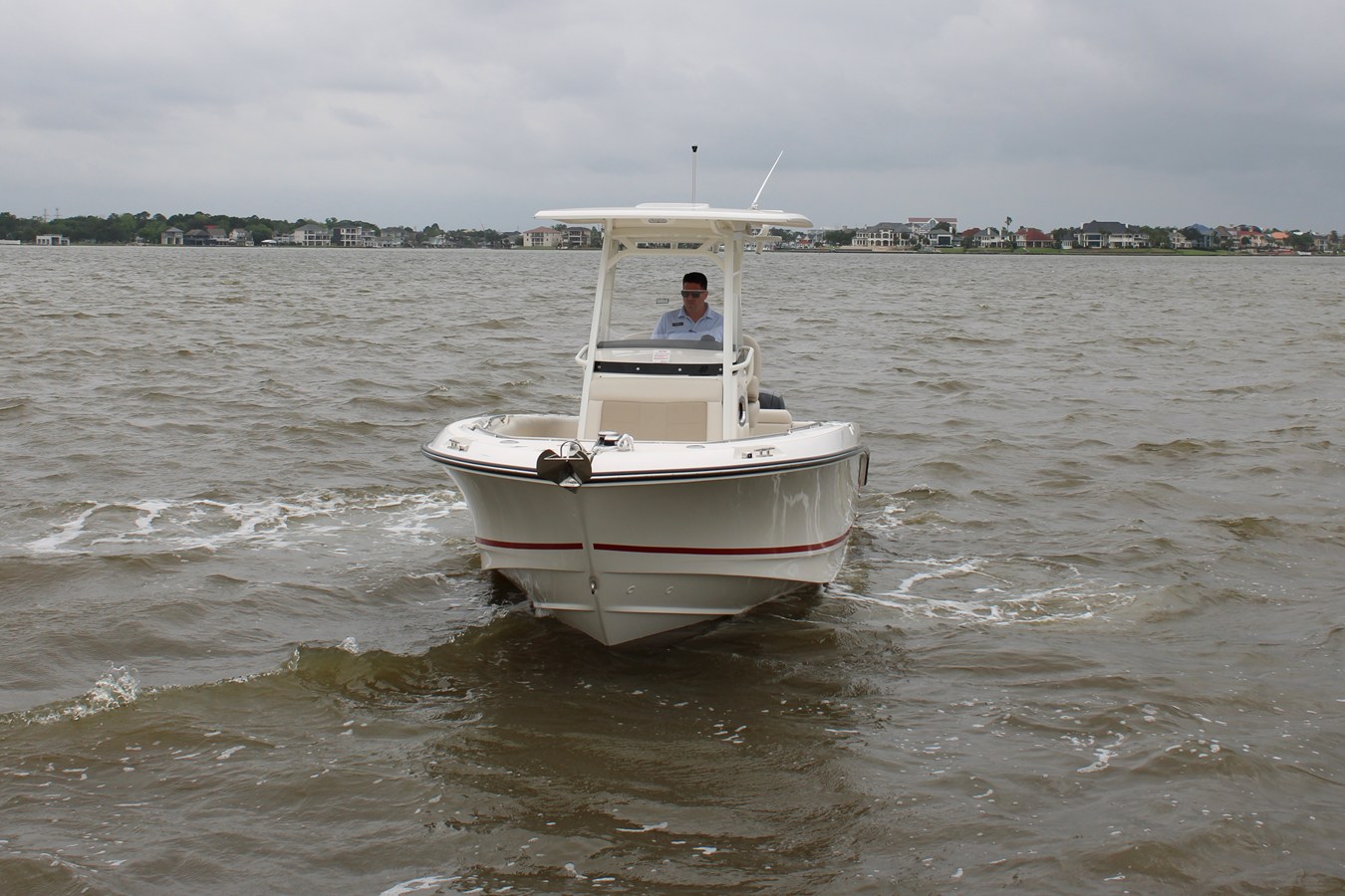 Boston Whaler 230 Outrage — 2026 Boston Whaler 230 Outrage — photo 4