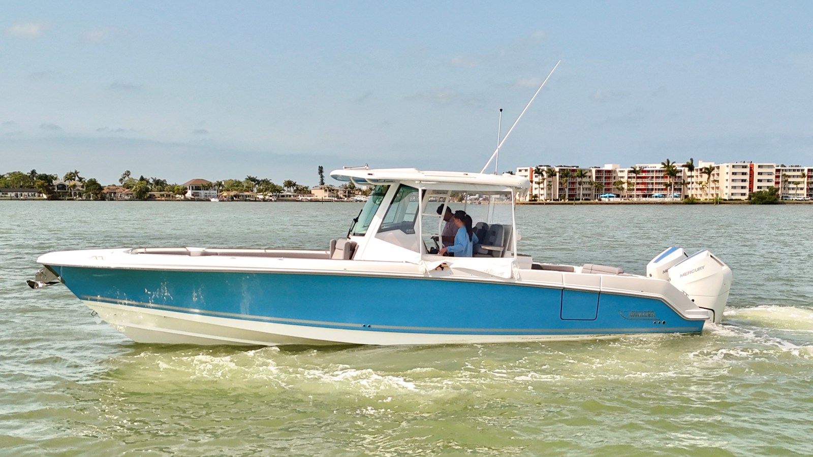 Boston Whaler 330 Outrage — 2026 Boston Whaler 330 Outrage