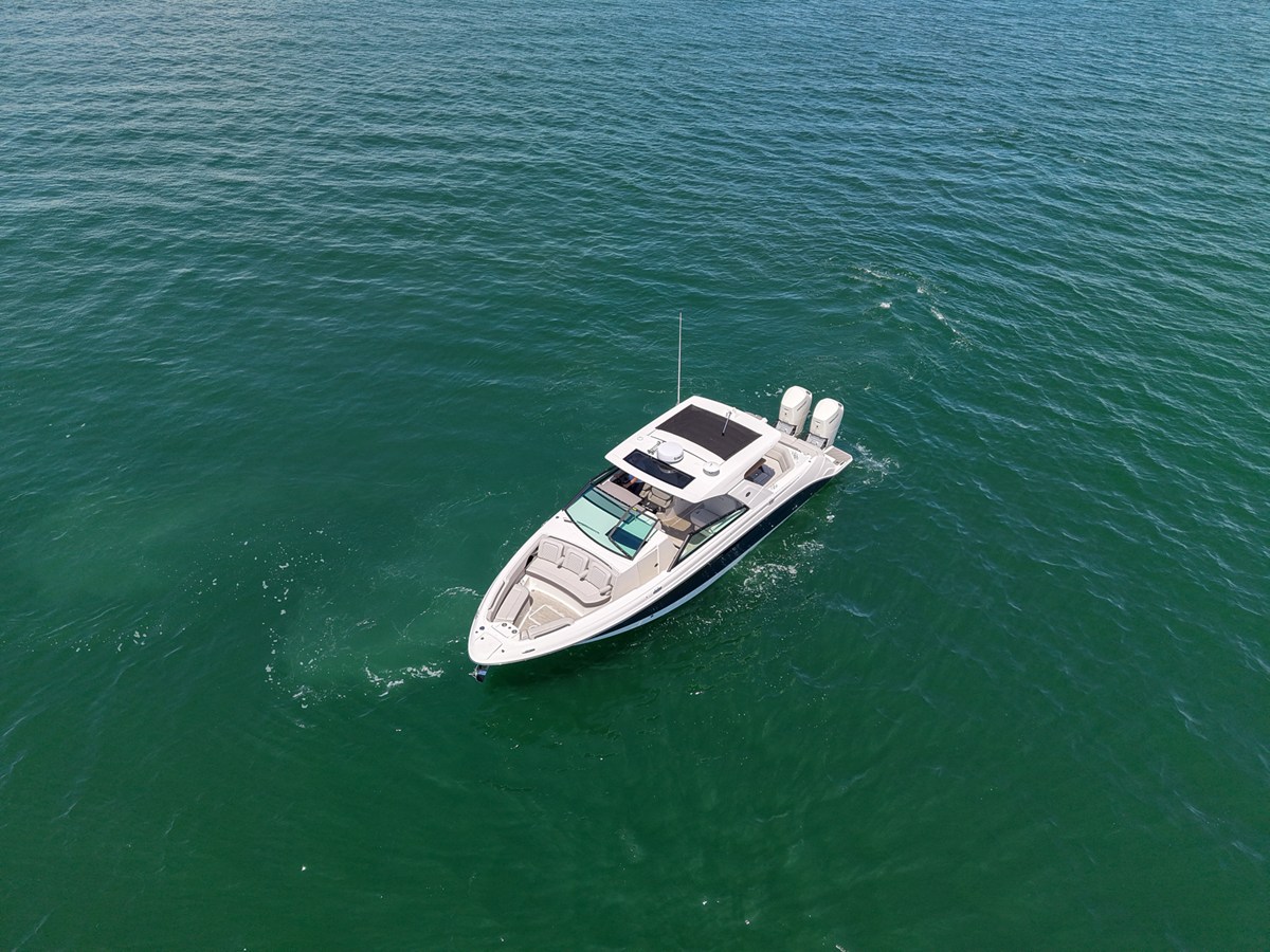 Sea Ray SLX 400 Outboard — 2026 Sea Ray SLX 400 Outboard — photo 4