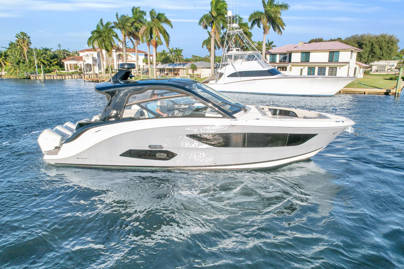 Sea Ray 370 Sundancer — 2023 Sea Ray 370 Sundancer — photo 2