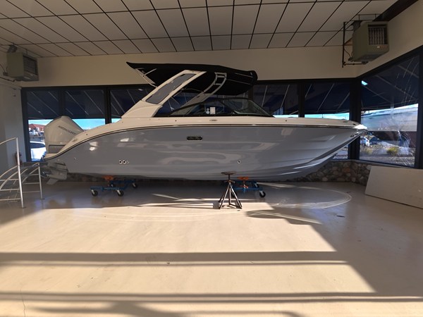 SEA RAY SDX 250 OUTBOARD — 2027 Sea Ray SDX 250 Outboard