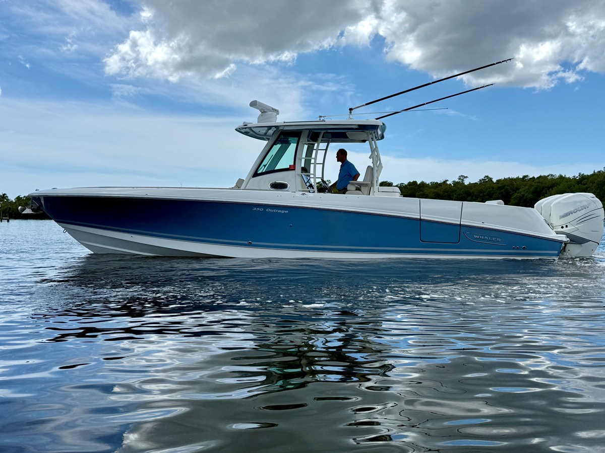 Boston Whaler 350 OUTRAGE — 2022 Boston Whaler 350 Outrage — photo 2