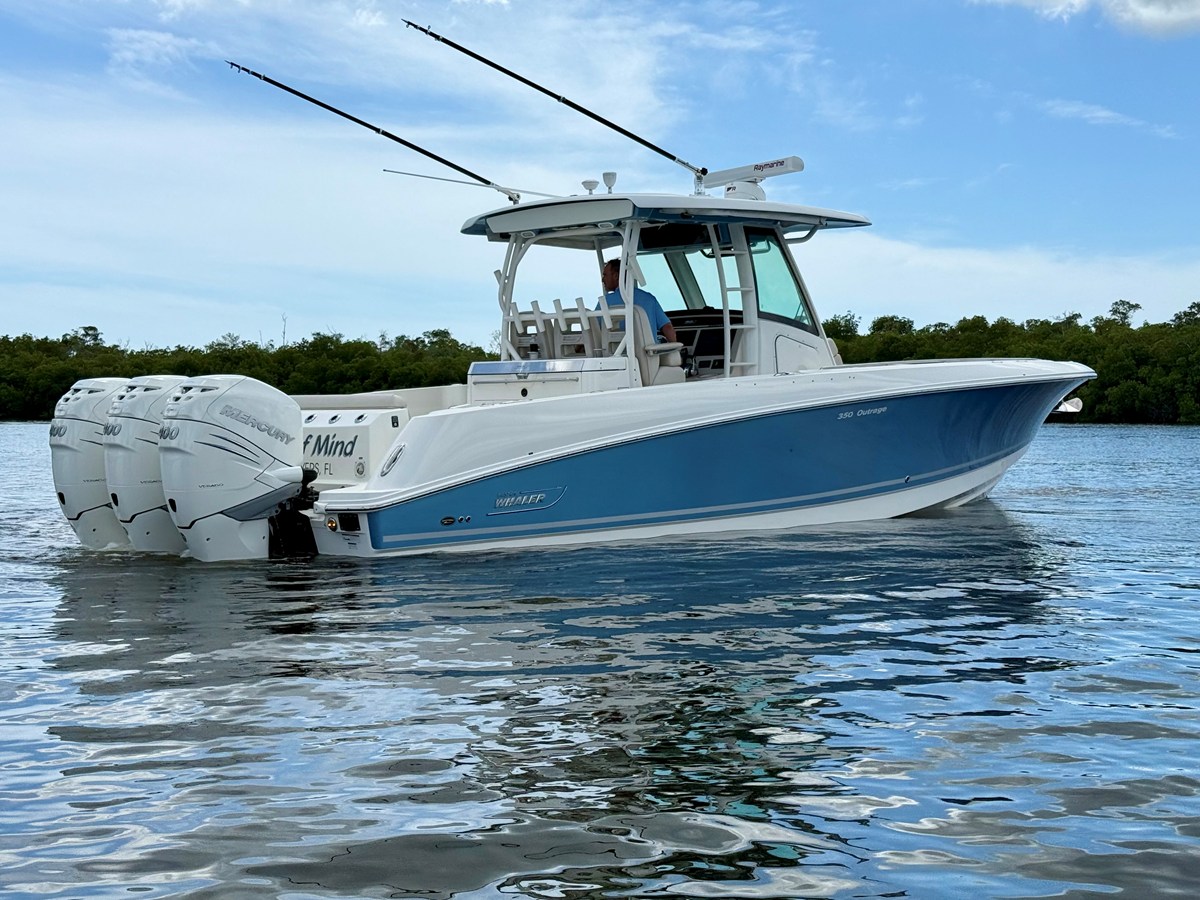 Boston Whaler 350 OUTRAGE — 2022 Boston Whaler 350 Outrage — photo 3