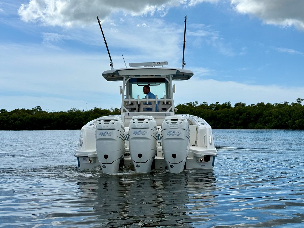 Boston Whaler 350 OUTRAGE — 2022 Boston Whaler 350 Outrage — photo 5