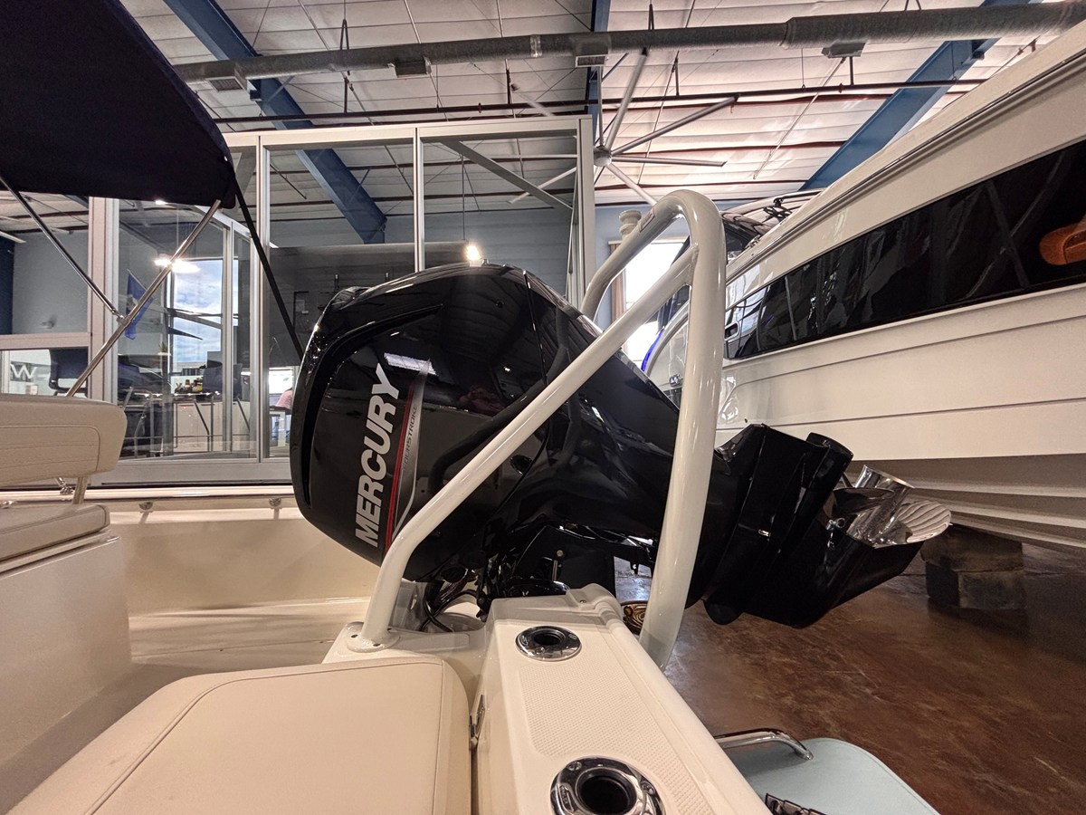 Boston Whaler 170 Montauk — 2027 Boston Whaler 170 Montauk — photo 4
