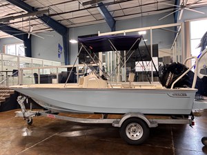 BOSTON WHALER 170 MONTAUK