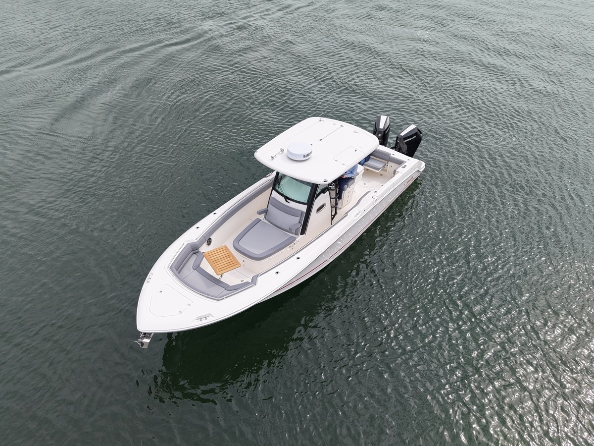 Boston Whaler 330 Outrage — 2026 Boston Whaler 330 Outrage — photo 4