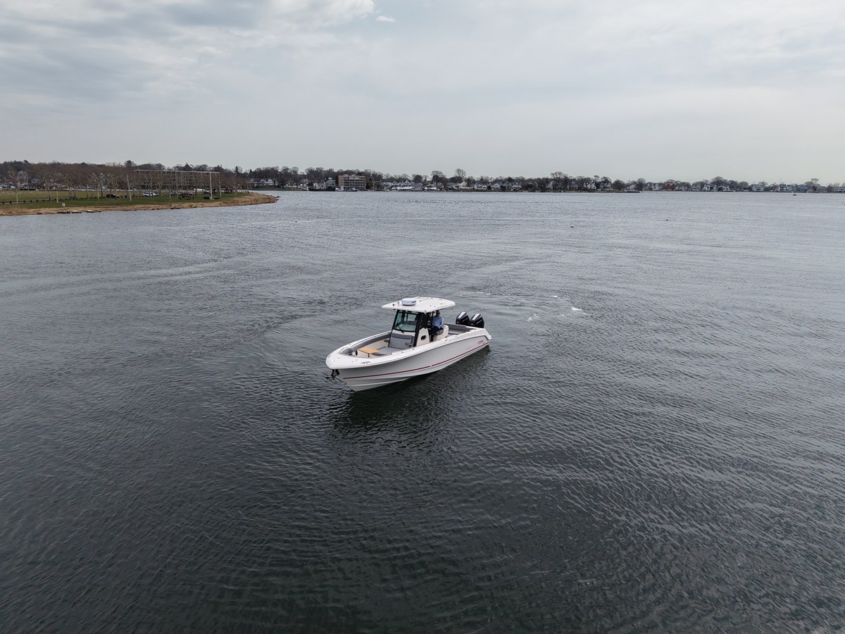 Boston Whaler 330 Outrage — 2026 Boston Whaler 330 Outrage — photo 5
